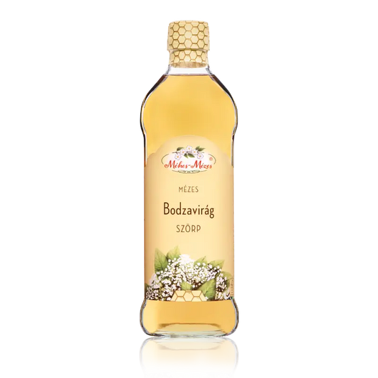 Mézes Méhes bodzaszörp, átlászó, fél literes üvegben, a kupak méhrácsos, az üveg címkéjén bodzavirágok vannak, a szörp aranyló sárgaszínű.