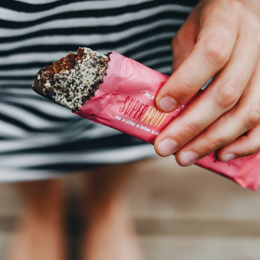 Vörösáfonyás-meggyes superfruit bar